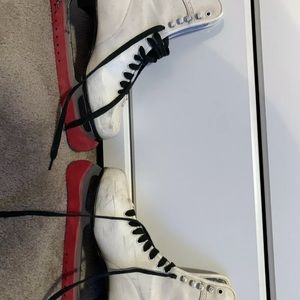 Vintage ice skates, used condition.